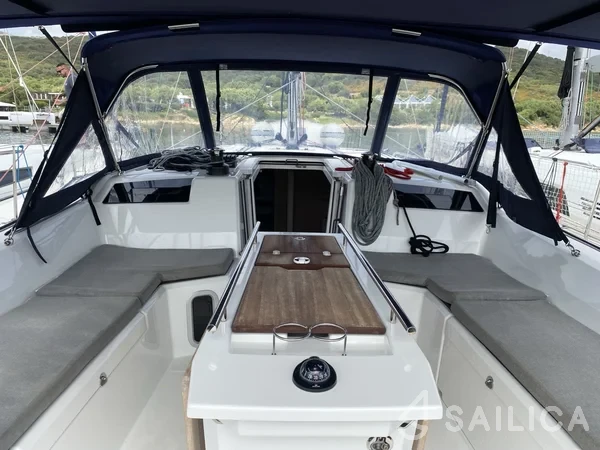 Oceanis 40.1 - Yacht Charter Sailica