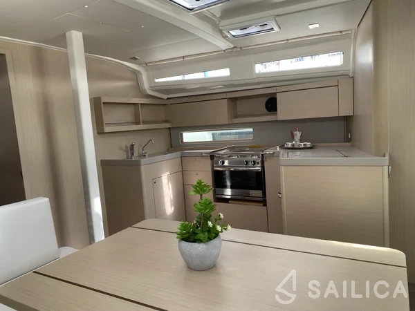 Oceanis 40.1 - Yacht Charter Sailica