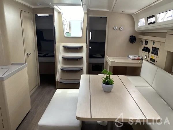 Oceanis 40.1 - Yacht Charter Sailica