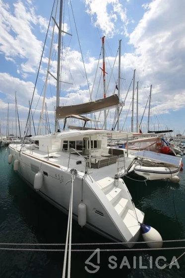 Lagoon 450  Flybridge - Yacht Charter Sailica