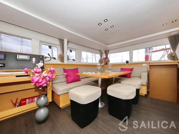 Lagoon 450  Flybridge - Yacht Charter Sailica