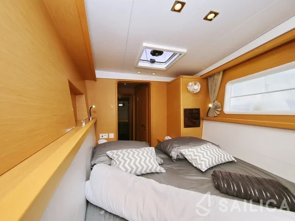 Lagoon 450  Flybridge - Yacht Charter Sailica