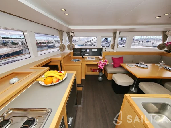 Lagoon 450  Flybridge - Yacht Charter Sailica