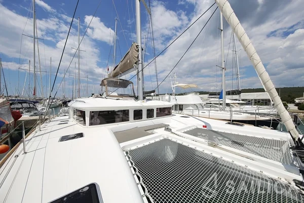 Lagoon 450  Flybridge - Yacht Charter Sailica
