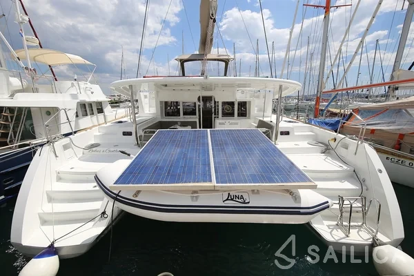 Lagoon 450  Flybridge - Yacht Charter Sailica