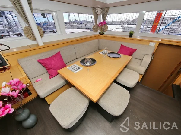 Lagoon 450  Flybridge - Yacht Charter Sailica