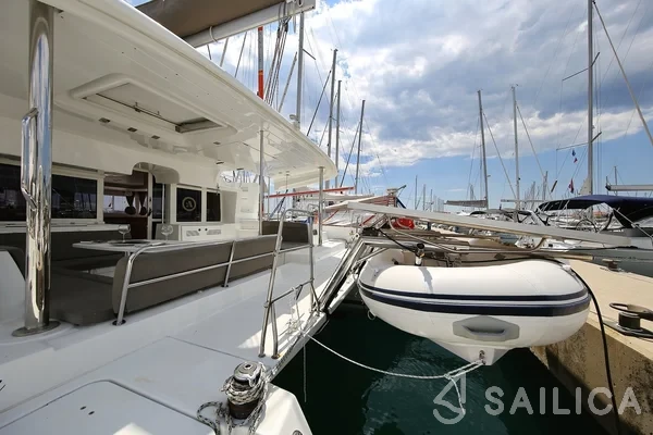 Lagoon 450  Flybridge - Yacht Charter Sailica