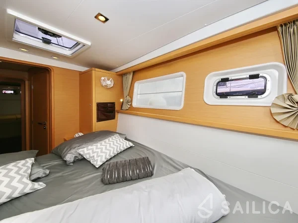 Lagoon 450  Flybridge - Yacht Charter Sailica