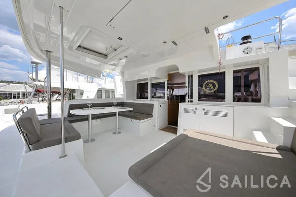 Lagoon 450  Flybridge - Yacht Charter Sailica