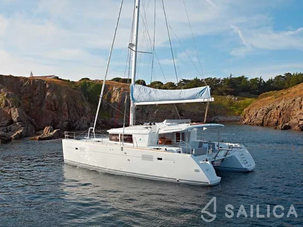 Lagoon 450  Flybridge - Yacht Charter Sailica