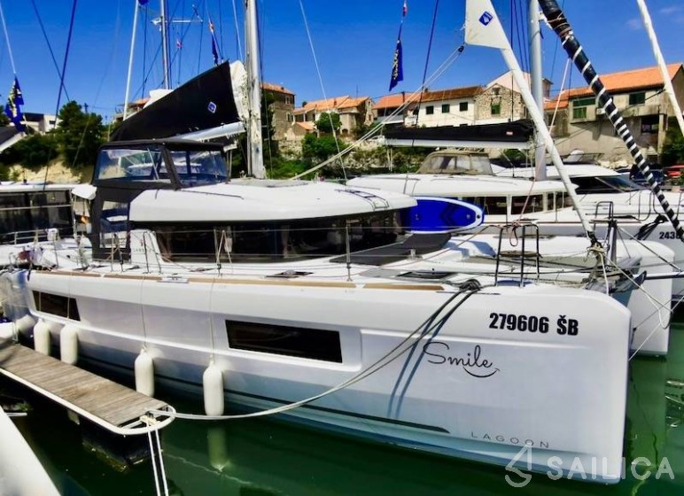 Lagoon 40 - Yacht Charter Sailica