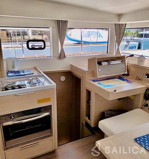 Lagoon 40 - Yacht Charter Sailica