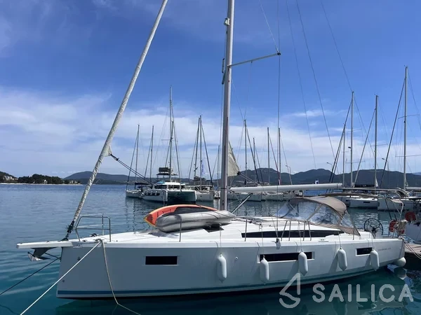Sun Odyssey 410 - Yacht Charter Sailica