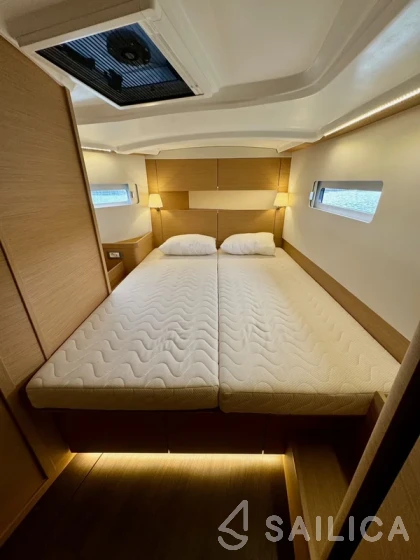 Sun Odyssey 410 - Yacht Charter Sailica