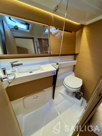 Sun Odyssey 410 - Yacht Charter Sailica