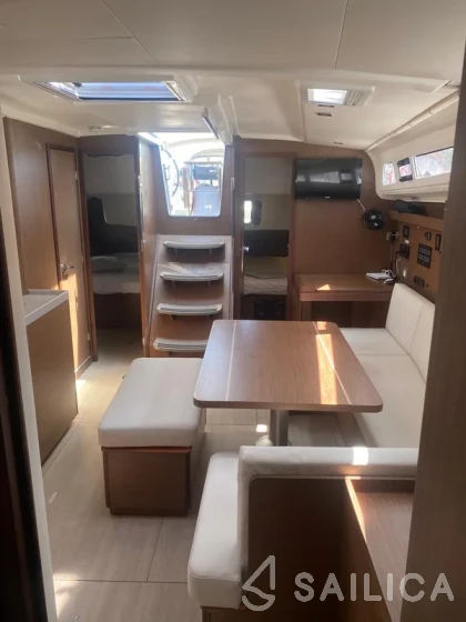 Oceanis 40.1 - Yacht Charter Sailica