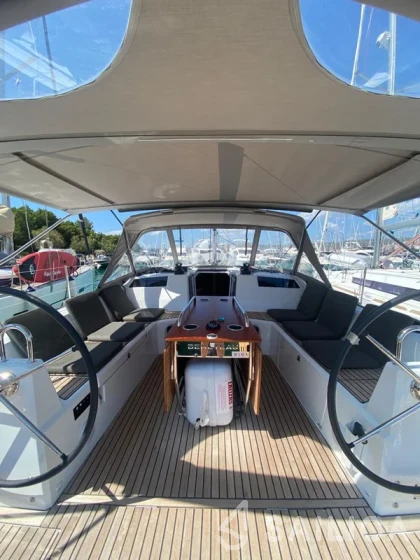 Oceanis 40.1 - Yacht Charter Sailica