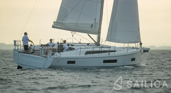 Oceanis 40.1 - Yacht Charter Sailica