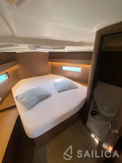 Oceanis 40.1 - Yacht Charter Sailica