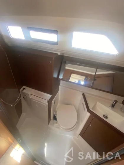 Oceanis 40.1 - Yacht Charter Sailica