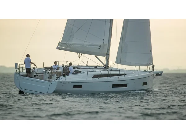 Oceanis 40.1 - Yacht Charter Sailica