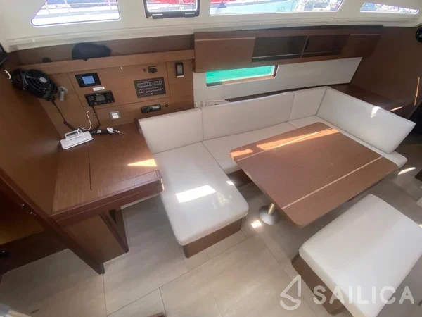 Oceanis 40.1 - Yacht Charter Sailica