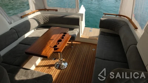 Marex 310 Sun Cruiser - Yacht Charter Sailica