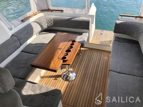 Marex 310 Sun Cruiser - Yacht Charter Sailica