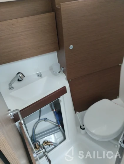Oceanis 38.1 - Yacht Charter Sailica
