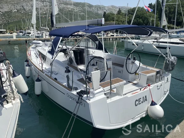Oceanis 38.1 - Yacht Charter Sailica
