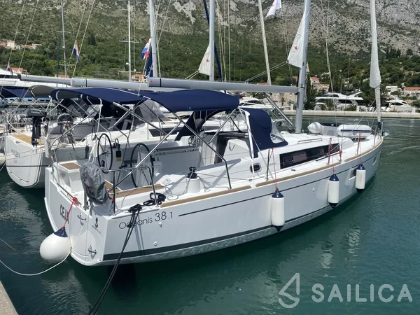 Oceanis 38.1 - Yacht Charter Sailica