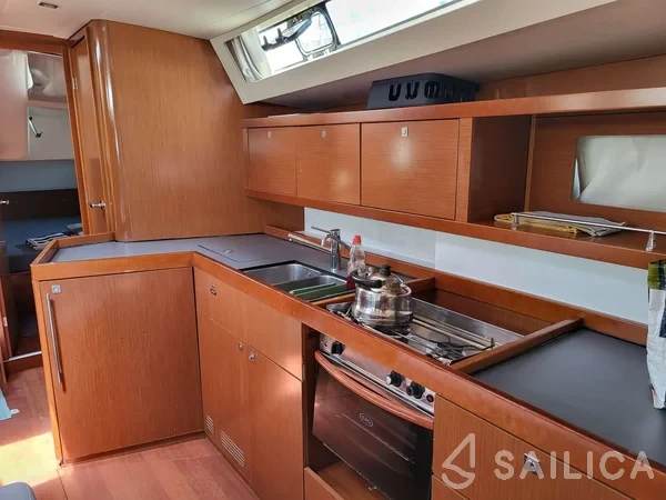 Oceanis 45 - Yacht Charter Sailica