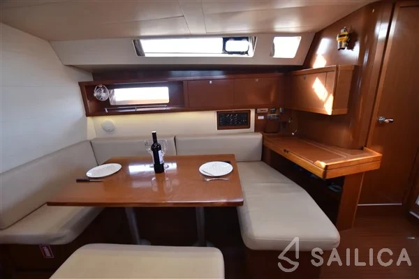 Oceanis 45 - Yacht Charter Sailica