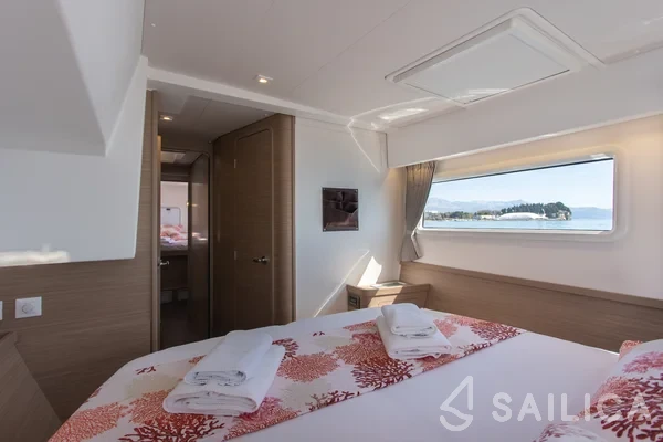Lagoon 42 - Yacht Charter Sailica