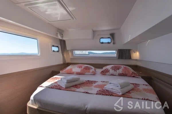Lagoon 42 - Yacht Charter Sailica