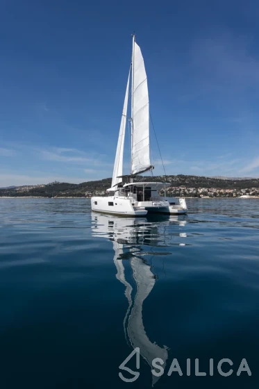 Lagoon 42 - Yacht Charter Sailica