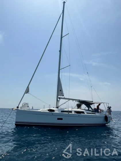 Hanse 348 - Yacht Charter Sailica