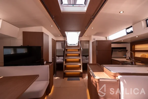 Oceanis 54 - Yacht Charter Sailica