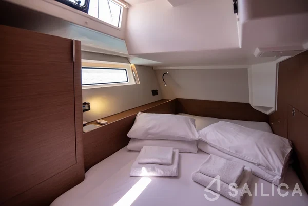 Oceanis 54 - Yacht Charter Sailica