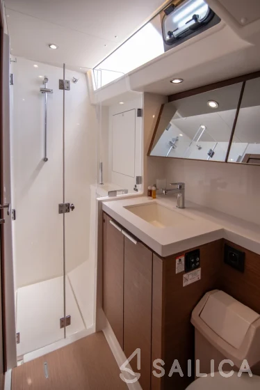 Oceanis 54 - Yacht Charter Sailica