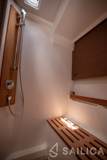 Oceanis 54 - Yacht Charter Sailica