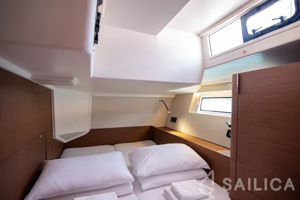 Oceanis 54 - Yacht Charter Sailica