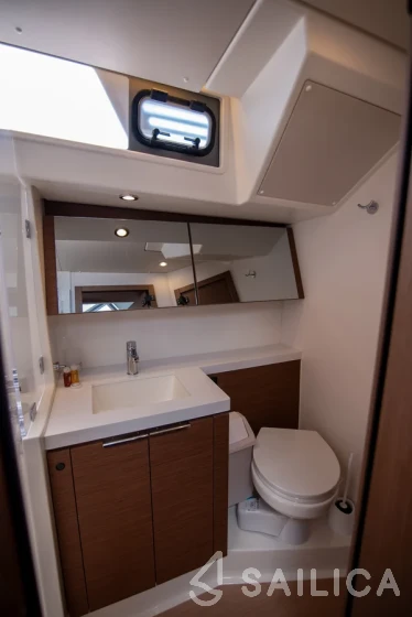 Oceanis 54 - Yacht Charter Sailica