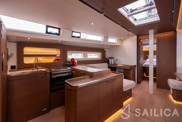 Oceanis 54 - Yacht Charter Sailica
