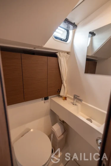 Oceanis 54 - Yacht Charter Sailica
