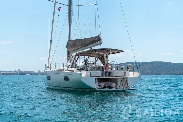 Oceanis 54 - Yacht Charter Sailica