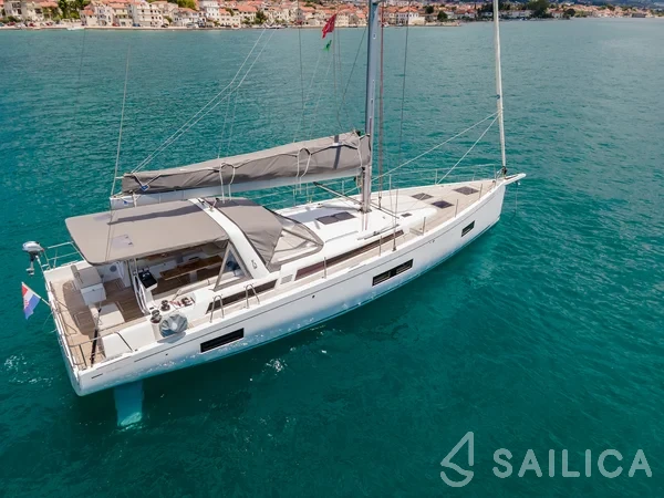 Oceanis 54 - Yacht Charter Sailica