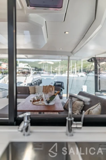 Tanna 47 - Yacht Charter Sailica