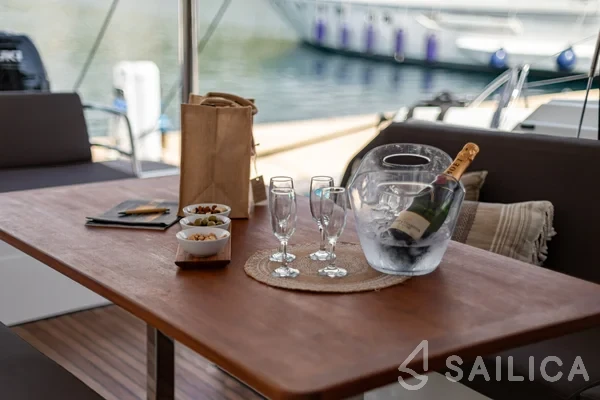 Tanna 47 - Yacht Charter Sailica