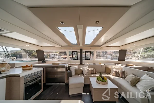 Tanna 47 - Yacht Charter Sailica